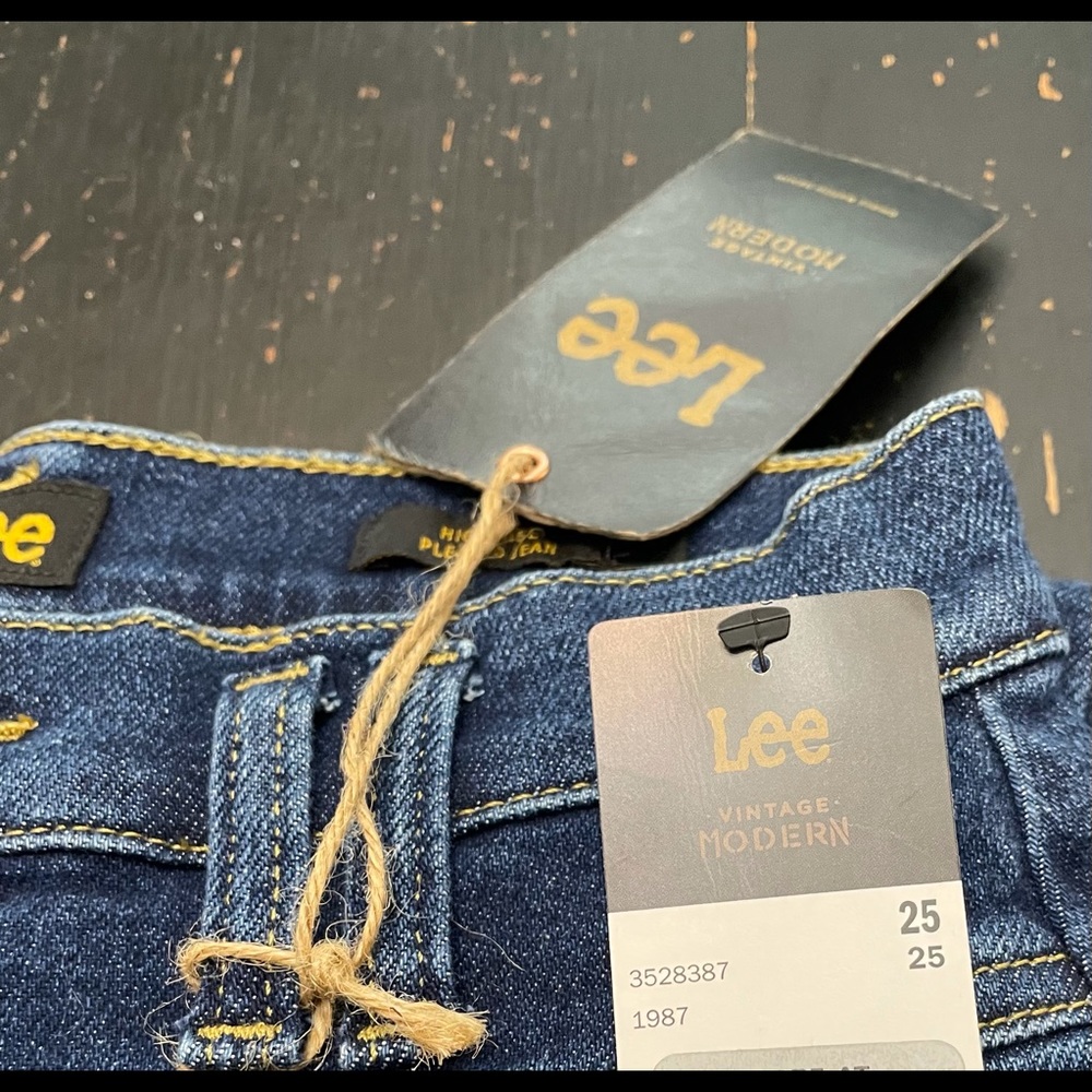 Lee vintage modern High Rise Pleated Mom Jeans - Picture 9 of 13
